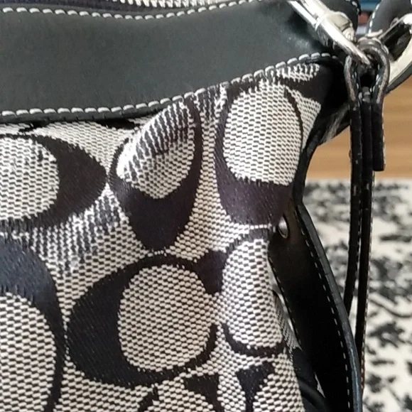 Authentic Coach Shoulder Bag - Picture 3 of 13